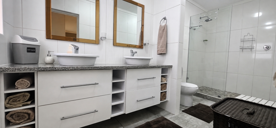 8 Bedroom Property for Sale in Myburgh Park Western Cape